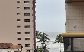 A180m da praia de Vila Caiçara